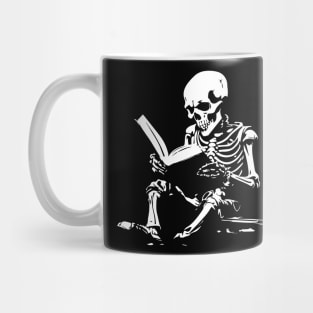 Skeleton reading a book Mug